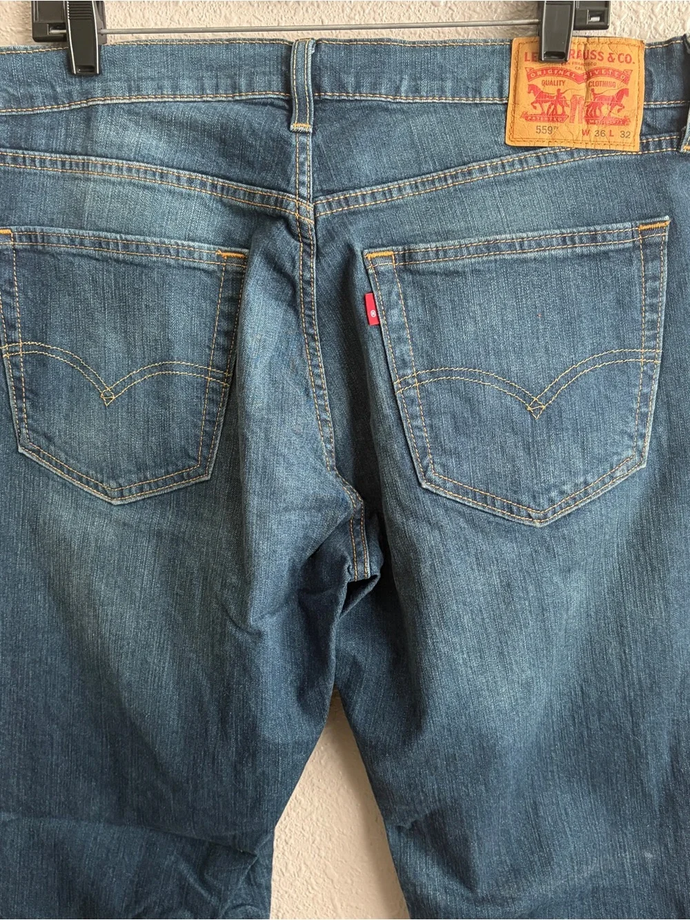 Levi’s 559 Relaxed Straight Leg Medium Wash Five Pocket Jeans 36x32